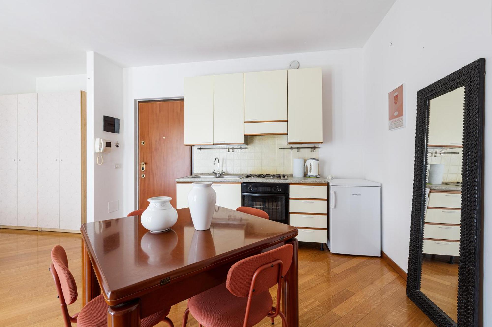Cosy Studio With Balcony & Private Garage Mailand Exterior foto