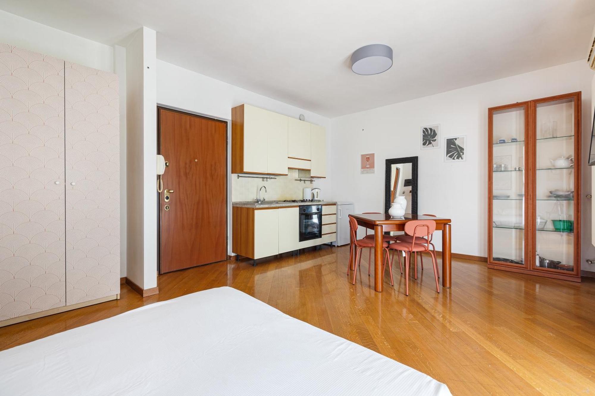 Cosy Studio With Balcony & Private Garage Mailand Exterior foto